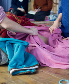 massage rebozo, massage à quatre mains, prendre un temps pour soi. Serrage des différentes parties du corps, foulard rebozo