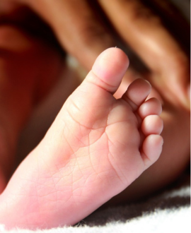 apprends à masser ton bébé pour une détente profonde et à soulager ses petits maux du quotidien